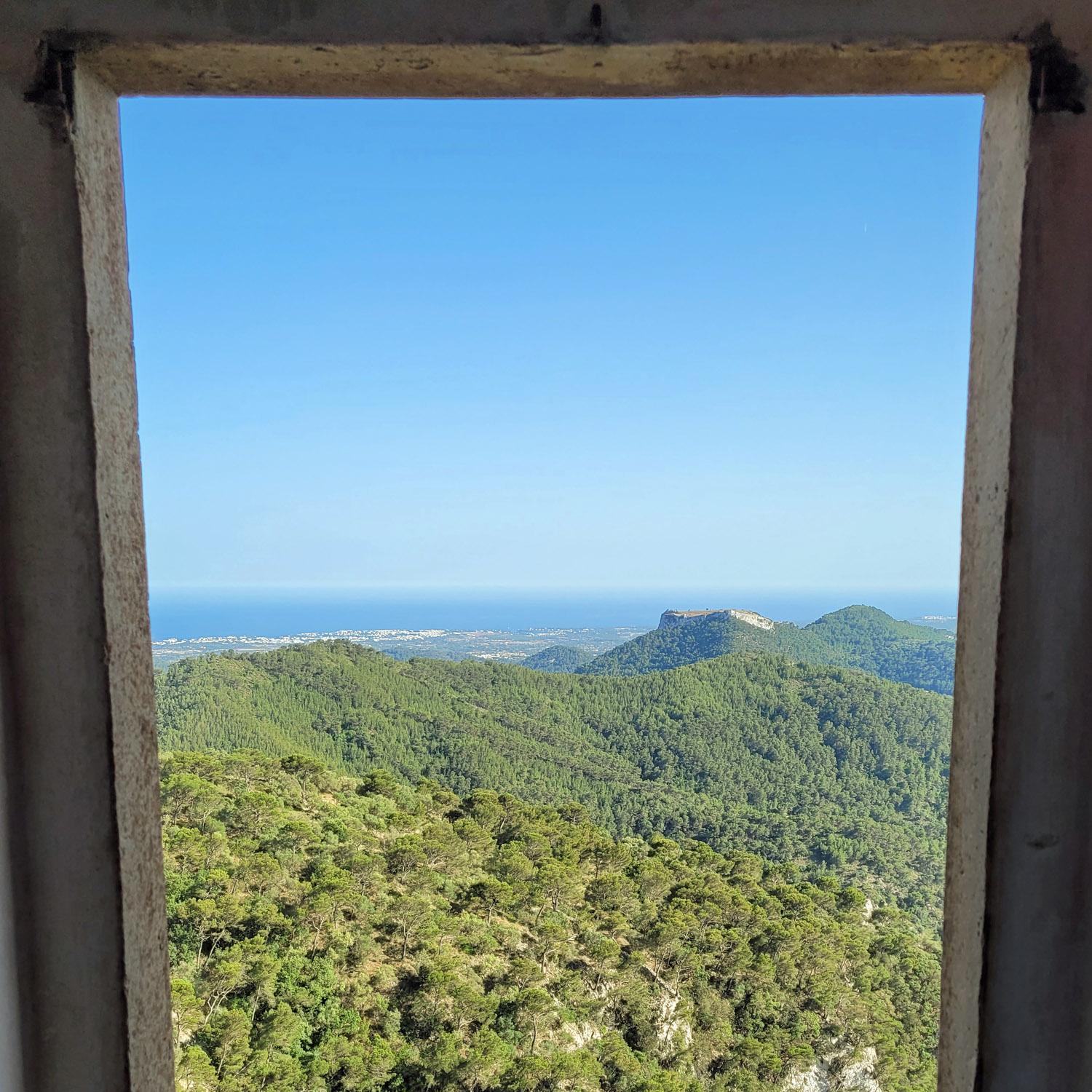 In den Zimmern des Sant Salvador-Klosters genießt man ganz besondere Panoramaausblicke
