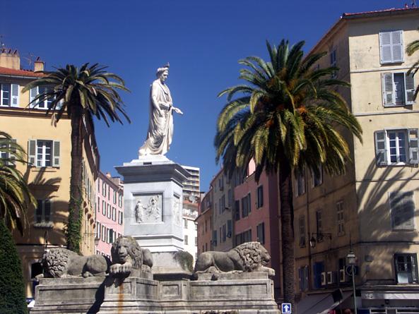 Das zweite Denkmal des Empereur auf der Place Foch in Ajaccio (Foto: Marcus X. Schmid)