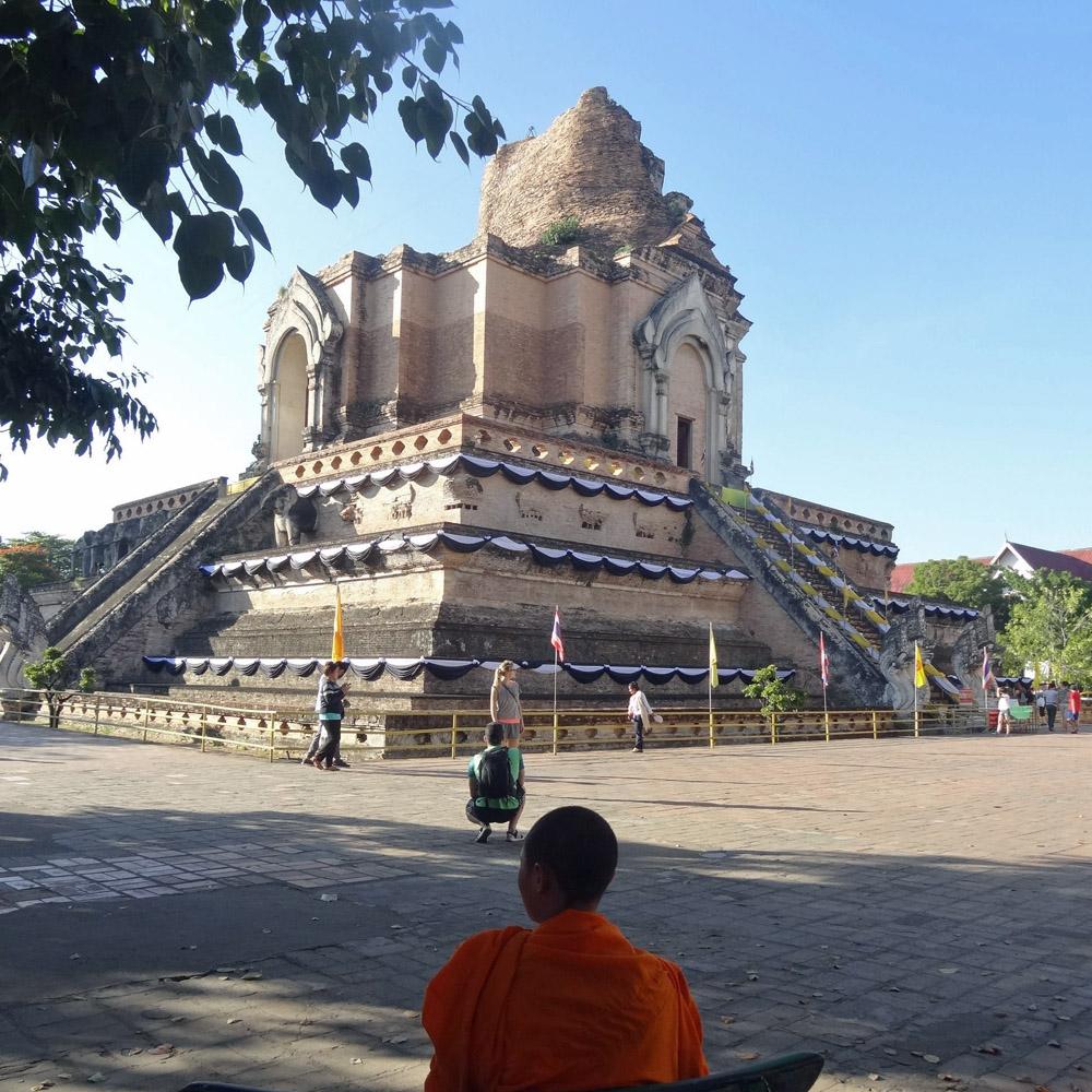 Foto 3: Der Wat Chedi Luang ist eine buddhistische Tempelanlage und eines der Wahrzeichen von Chiang Mai
