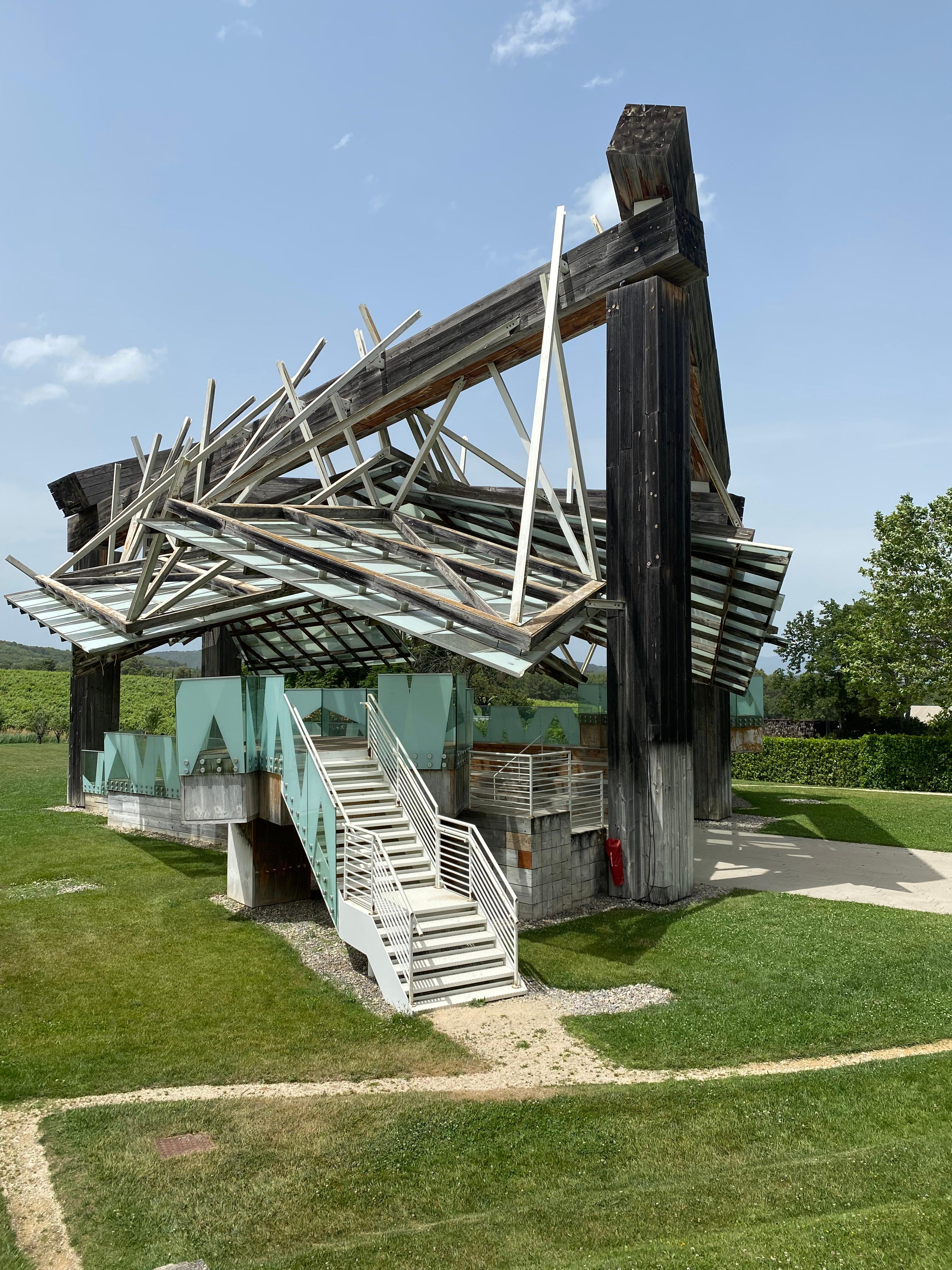 Wie ein experimentelles Notenblatt gestaltet, zieht der Musikpavillon von Frank O. Gehry die Blicke auf sich_Copyright Ralf Nestmeyer