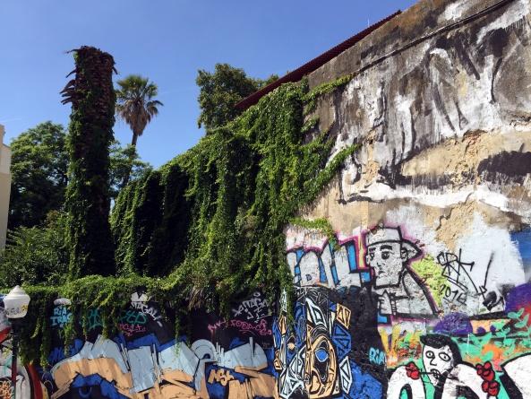 Calçada do Lavra, die Vorzeigegasse der Lissabonner Graffitikünstler (Foto: Michael Müller)