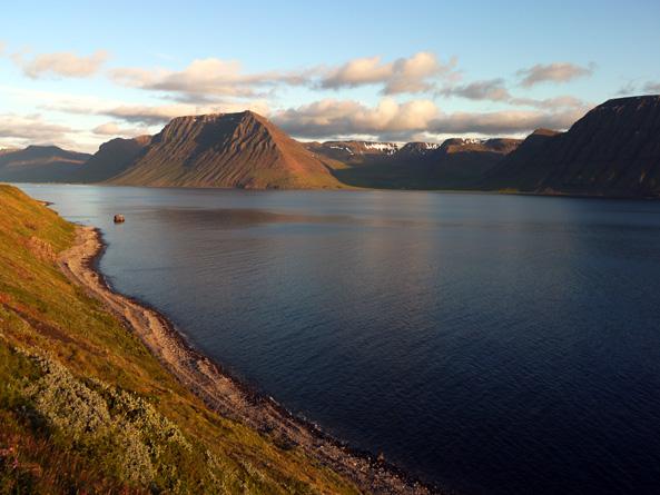 Die mystische Ausstrahlung der Westfjorden (Foto: Christine Sadler)