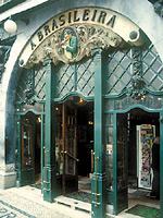Der Eingang des berühmtesten Cafés von Lissabon