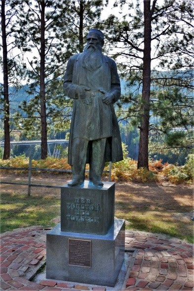Das Tolstoi-Denkmal auf dem Museumsgelände (Foto: Martin Pundt)