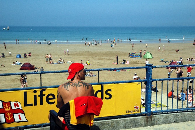 Britisches Strandleben in Newquay (Foto: Ralf Nestmeyer)