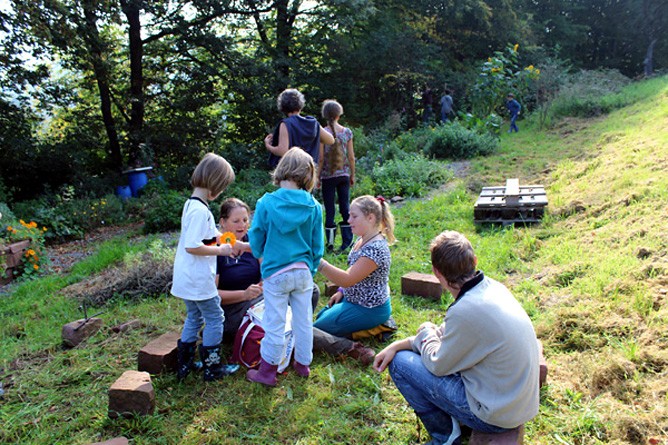 Die Streuobstwieseninitiative Wilhelmsfeld e.V. vertritt den natürlichen Umgang der Kinder mit der Natur (Foto: Stephanie Aurelia Staab)