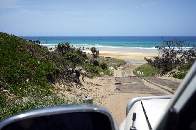Der Mietwagen ist teuer, doch eine Tour über Fraser Island lohnt sich (Foto: Armin Tima)