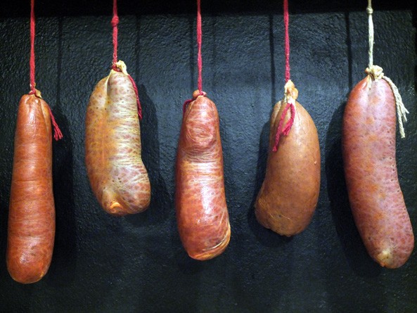 Sobrassada-Würste, regional und nachhaltig erzeugt. (Foto: Thomas Schröder)