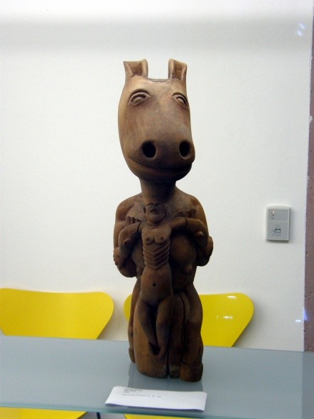 Sammlung Prinzhorn. Ein Museum, deren Figuren an frühere Kulturen und den Expressionismus erinnern (Foto: Stephanie Aurelia Staab)