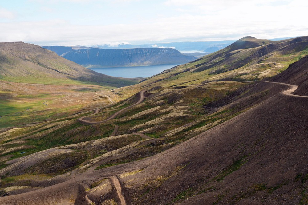 Eine ganz eigene Welt für sich – die Westfjorde und ihr steilster Pass (Foto: Christine Sadler)