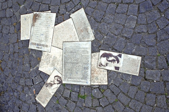 Widerstand mit Worten oder Die vor der Uni verankerten Flugblätter der Nazigegner um die Geschwister Scholl (Foto: Achim Wigand)