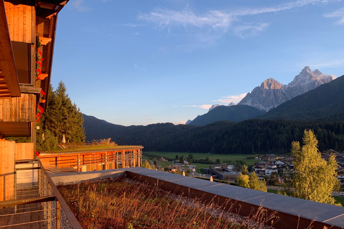 Vom Musterbetrieb geht der Blick nach Osten auf die Ausläufer der Lienzer Dolomiten_Copyright Florian Fritz
