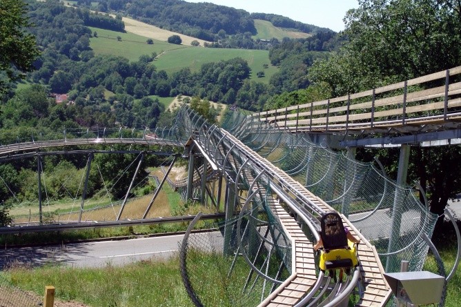Mit 40 Stundenkilometern 1.000 Meter schussabwärts – der Odenwaldbob in Wald-Michelbach (Foto: Rüdiger Reeg)