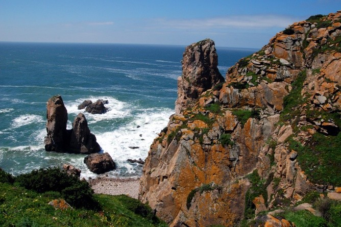 Die 12 Kilometer lange Felsküstenwanderung nördlich des Cabo da Roca bietet eine herrliche Abwechslung zu den gut besuchten Altstadtvierteln von Lissabon (Foto: Johannes Beck)