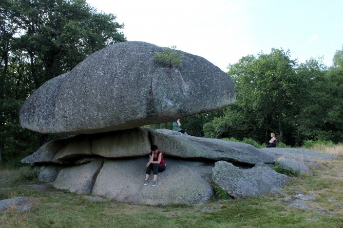Um die Steinansammlung der Pierres de Jaumâtre ranken sich manche Mythen (Foto: Severine Sand)