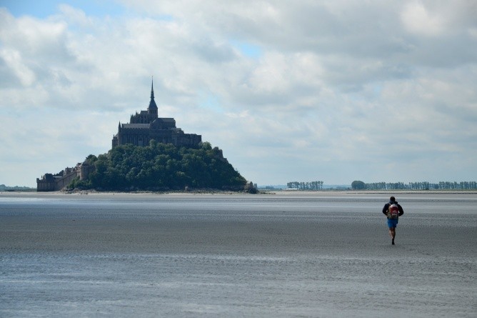 Das Ziel vor Augen – UNESCO-Welterbe Mont-Saint-Michel (Foto: Ralf Nestmeyer)