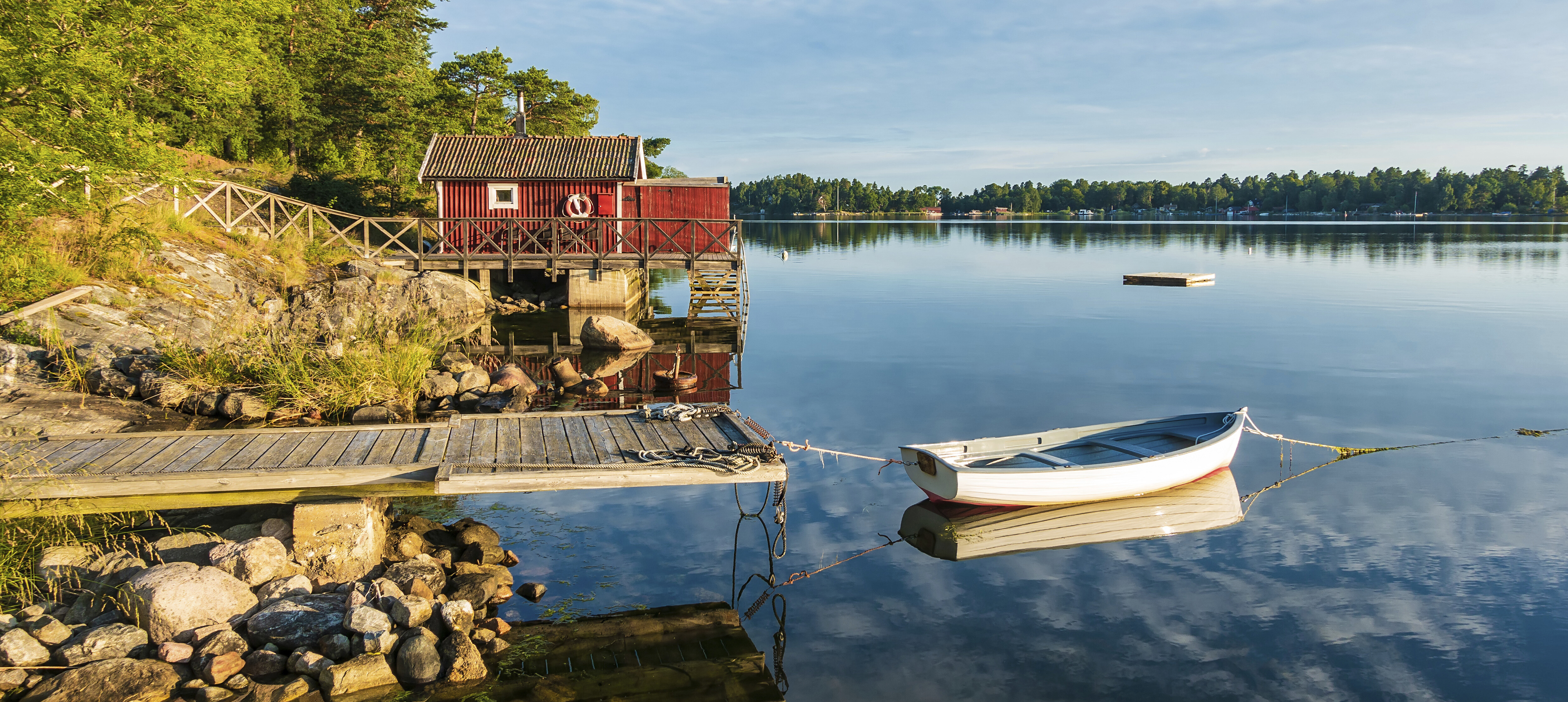 Schärengarten an der schwedischen Küste vor Stockholm
