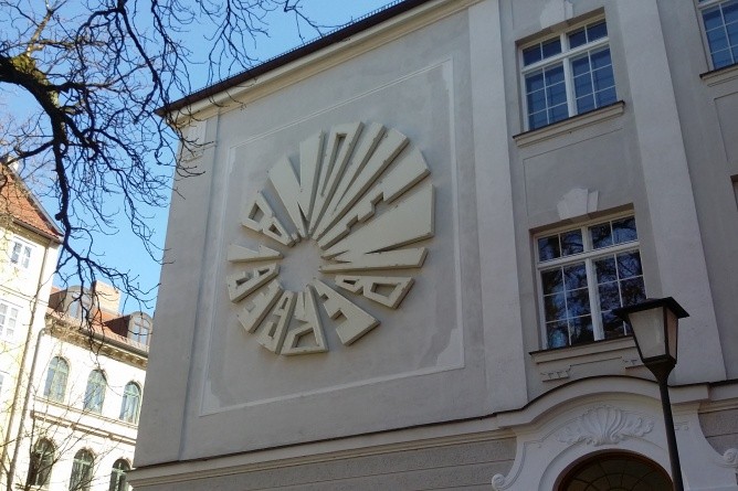 Täglich um 21.20 Uhr erinnert eine Lichtinstallation an den Zeitpunkt der Detionation im einstigen Bürgerbräukeller (Foto: Achim Wigand)