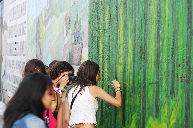 In Friedrichshain und weltbekannt &ndash; die rund 1,3 km lange East Side Gallery