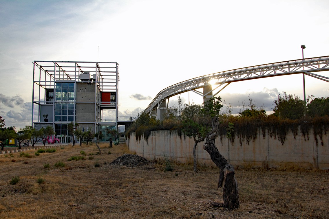 Mit einer Hochbahn kann man Mallorcas Recyclingpark besichtigen