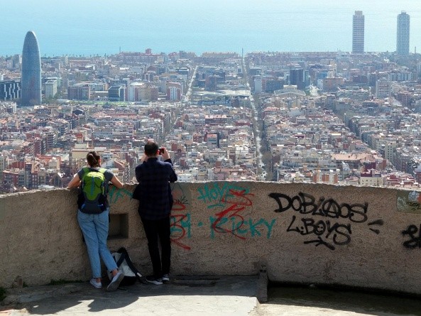 Der meerzugewandte Teil des Rundumblicks auf die spanische Metropole (Foto: Thomas Schröder)