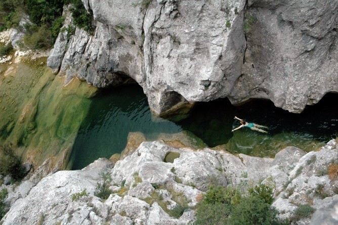 Unbedingt einen Abstecher wert sind die beeindruckenden Schluchten von Galamus (Foto: Ralf Nestmeyer)