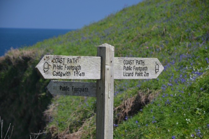 Verlaufen quasi unmöglich, die sehr gut beschilderte Tour rund um Cornwall (Foto: Ralf Nestmeyer)
