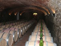 Im Keller des Castello della Spessa reift der Merlot