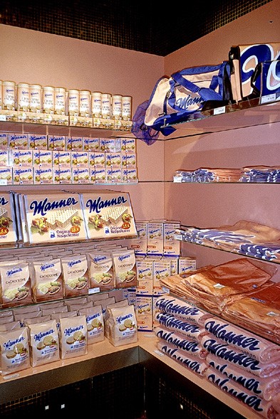 Manner &ndash; eine der Wiener Weltmarken (Foto: Annette Krus-Bonazza)