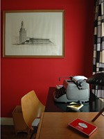 Das original eingerichtete Arbeitszimmer im Appartement Témoin