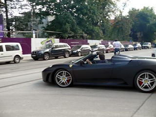 Auf Wohnungssuche mit dem Ferrari