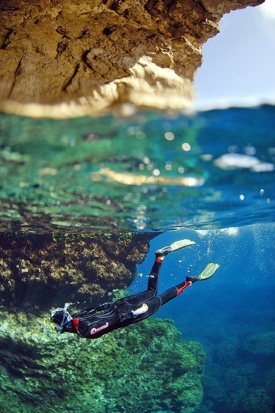 Klares Wasser, aber auch Grotten, Steilwände und Höhlen machen die Insel zum Tauchparadies. (Foto: viewingmalta.com - Paolo Meitre Liberatina)