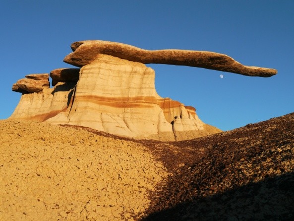 Die Bisti Badlands sind ein Eldorado für Rock-Skulpturisten (Foto: Volker Feser)
