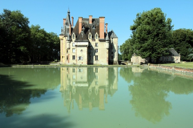 Eines von vielen Prachtschlösschen ist das Château d’Avrilly in der Nähe der Bourbonenstadt Moulins (Foto: Severine Sand)