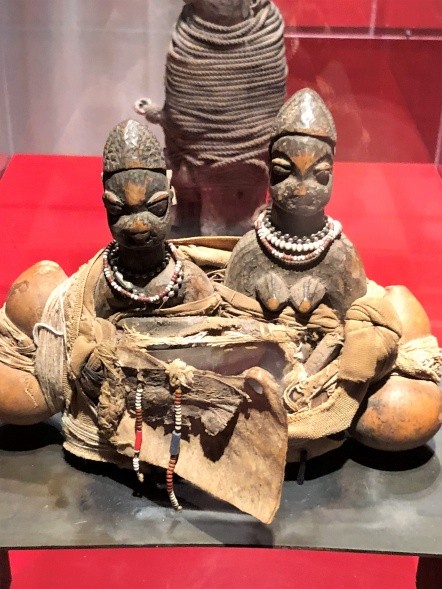 Kelessi und ihr Mann – das wichtigste Objekt des Voodoo-Sammlung (Foto: Antje und Gunther Schwab)