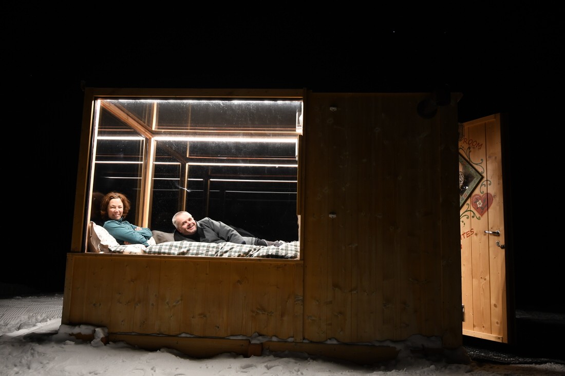 Eine Winternacht im Starlight Room mit direktem Blick zum Sternenhimmel und morgendlichem Alpenglühen @ Florian Fritz