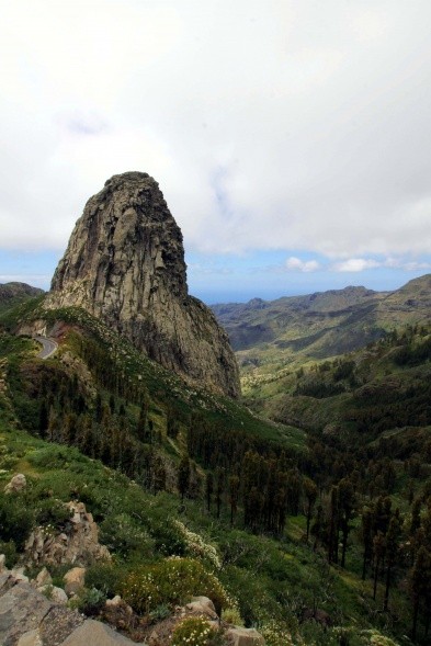 Der größte aus Gomeras Felsenfamilie ist der Roque Agando (Foto: Lisa Kügel)
