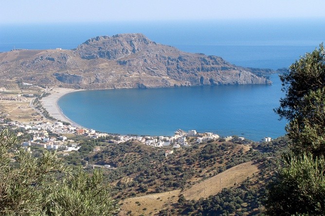 Ein Panoramablick auf die Bucht von Plakiás (Foto: Eberhard Fohrer)