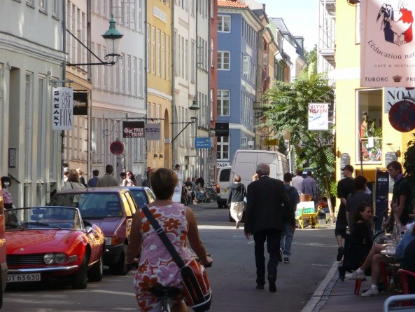 Längst kein Latinenquartier mehr, was man unschwer an einigen Autos sehen kann … (Foto: Christian Gehl)