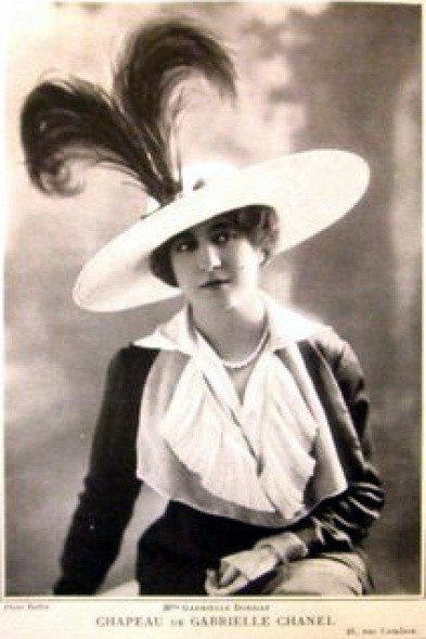 Eines von Cocos Hutmodells im Jahr 1912