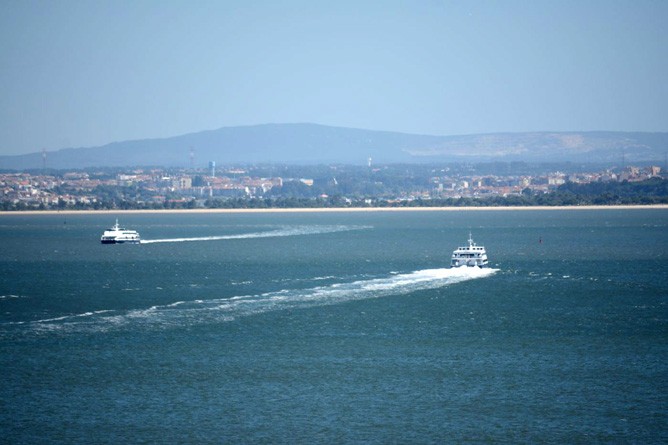 Der Blick von Lissabon auf das Tejo-Binnenmeer (Foto: Johannes Beck)