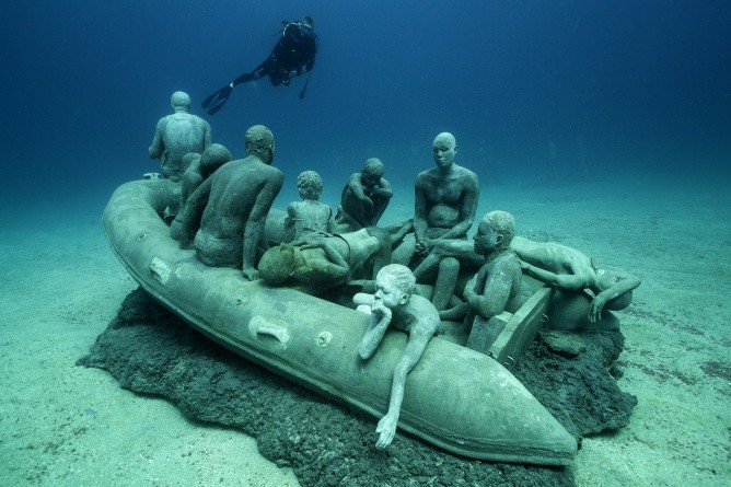 Das neue Unterwassermuseum mit mehr als 300 lebensgroßen Figuren aus umweltfreundlichem Material (Foto: Jason deCaires Taylor und CACT Lanzarote)