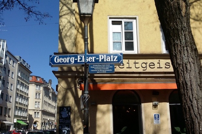 Seit 1997 ist ihm endlich ein Platz gewidmet, dem mutigen Schreiner Elsner (Foto: Achim Wigand)