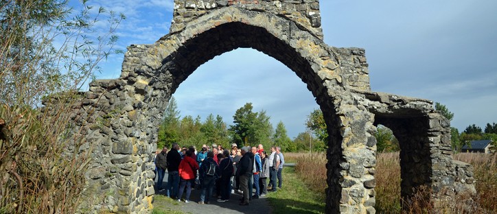 Das alte Basalt-Tor, das an eine skurrile Episode aus dem Nationalsozialismus erinnert (Foto: Ralf Nestmeyer)