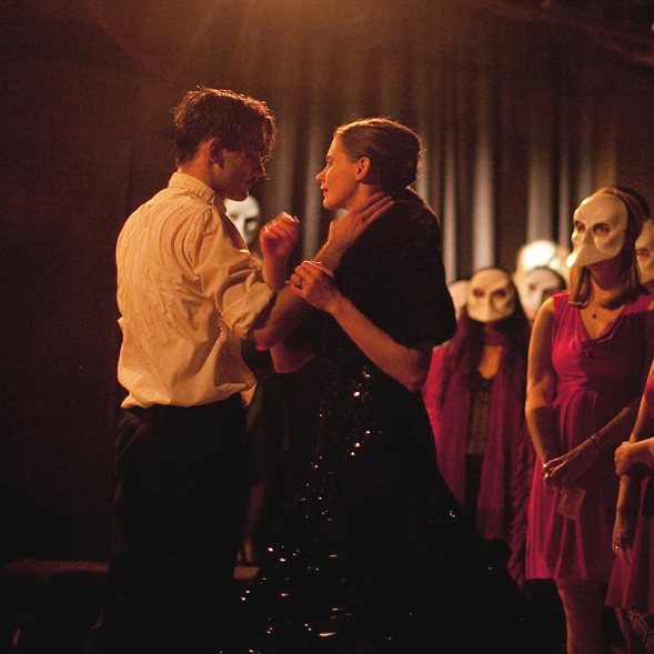 Mit Pestmaske der Schaulust frönen &ndash; das experimentelle Theater im McKittrick (Foto: Robin Roemer)