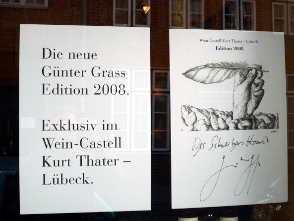 Nach wie vor werden im Wein-Castell geschmackvolle Alkoholika verkauft, für die Günter Grass die Etiketten gestaltet hat (Foto: Matthias Kröner)